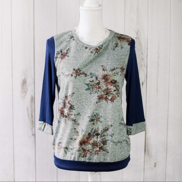 The Remi Top- grey navy floral 3/4 sleeve top - Picture 2 of 8